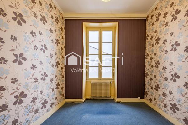 Maison de ville à rénover 3 chambres, cour, garage