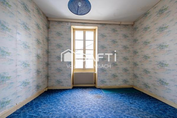 Maison de ville à rénover 3 chambres, cour, garage