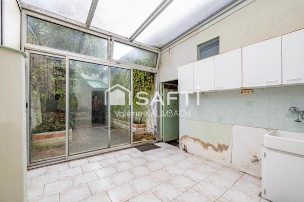 Maison de ville à rénover 3 chambres, cour, garage