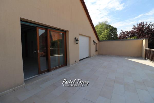 Secteur Ronchamp Champagney, Ensemble immobilier avec local commercial et appartements, garages dans hangar