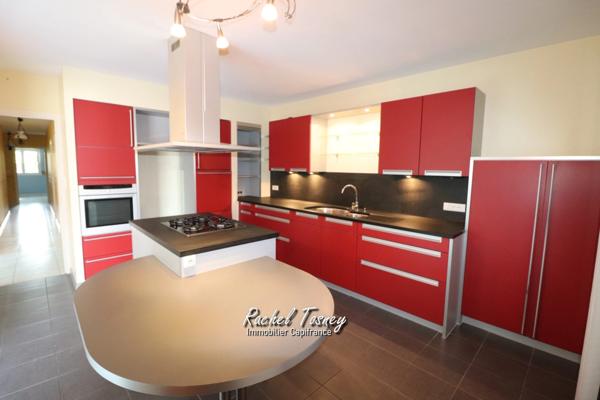 Secteur Ronchamp Champagney, Ensemble immobilier avec local commercial et appartements, garages dans hangar