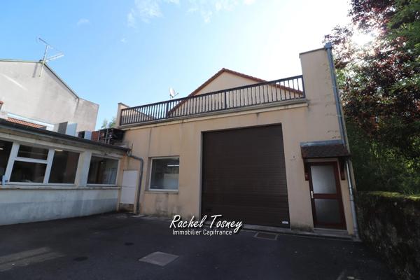 Secteur Ronchamp Champagney, Ensemble immobilier avec local commercial et appartements, garages dans hangar
