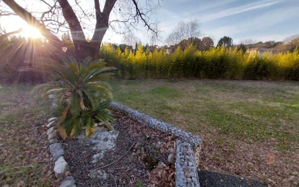 Terrain à vendre    Assas