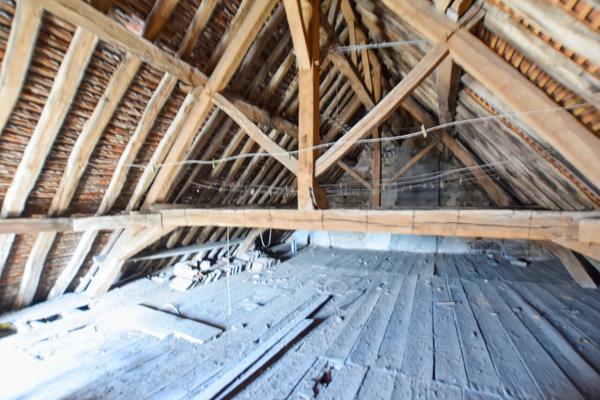 Maison historique du XII ème siècle de 471 m2, avec partie commerce à COUCHES 71 en BOURGOGNE