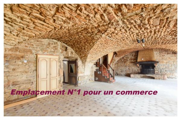 Maison historique du XII ème siècle de 471 m2, avec partie commerce à COUCHES 71 en BOURGOGNE