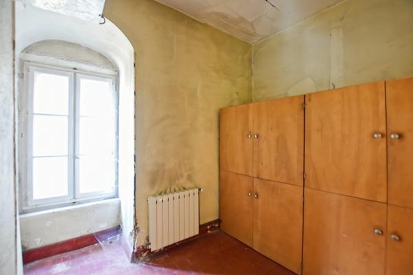 Maison historique du XII ème siècle de 471 m2, avec partie commerce à COUCHES 71 en BOURGOGNE
