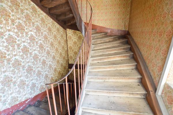 Maison historique du XII ème siècle de 471 m2, avec partie commerce à COUCHES 71 en BOURGOGNE