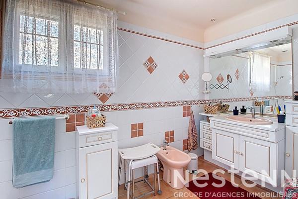 FLAYOSC Maison plain-pied avec DEPENDANCE et PISCINE sur terrain de 3700 m²