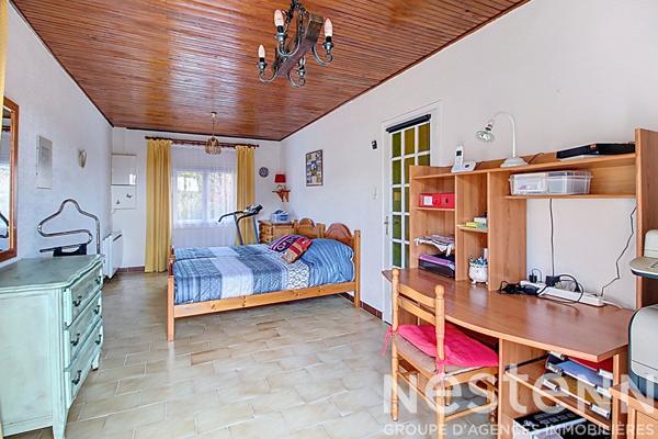 FLAYOSC Maison plain-pied avec DEPENDANCE et PISCINE sur terrain de 3700 m²