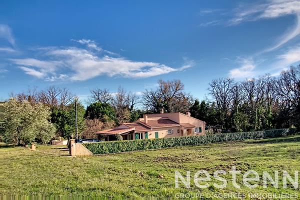 FLAYOSC Maison plain-pied avec DEPENDANCE et PISCINE sur terrain de 3700 m²