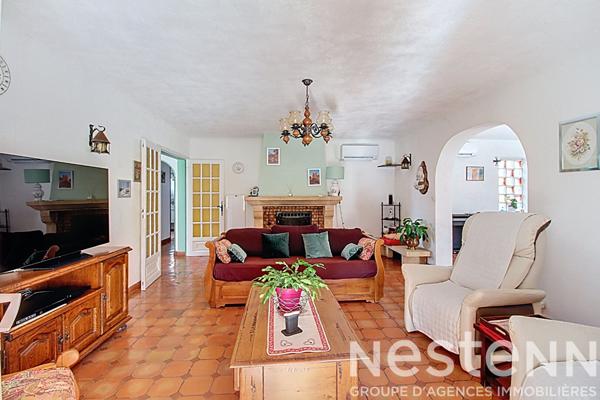 FLAYOSC Maison plain-pied avec DEPENDANCE et PISCINE sur terrain de 3700 m²