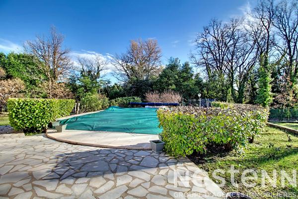 FLAYOSC Maison plain-pied avec DEPENDANCE et PISCINE sur terrain de 3700 m²