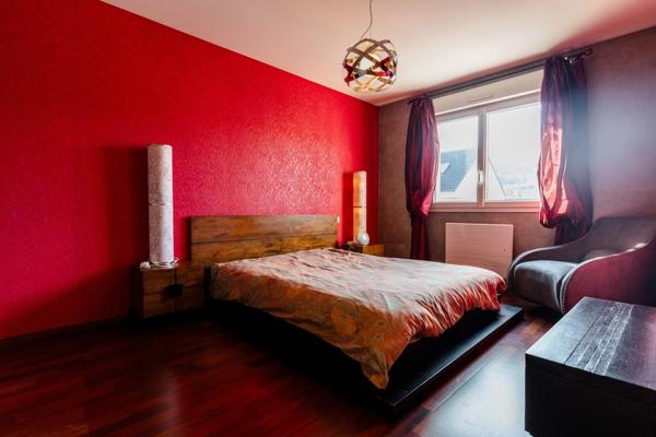 MAISON INDIVIDUELLE AVEC JARDIN ET DOUBLE GARAGE