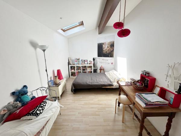 Maison Aussonne 5 pièce(s) avec piscine sur 700 m² de terrain, située hors couloir aérien