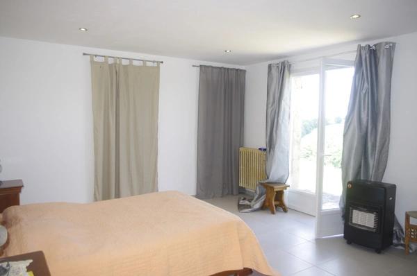 PEYRUSSE VIEILLE, secteur vallonné, belle propriété  de 227 m² avec vue panoramique et environnement privilégié.