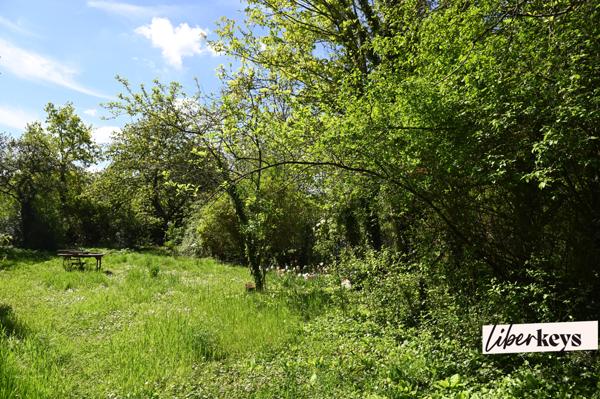 BIEN UNIQUE - 3 pièces 40m² - DPE D - jardin, parking, cave, local vélo