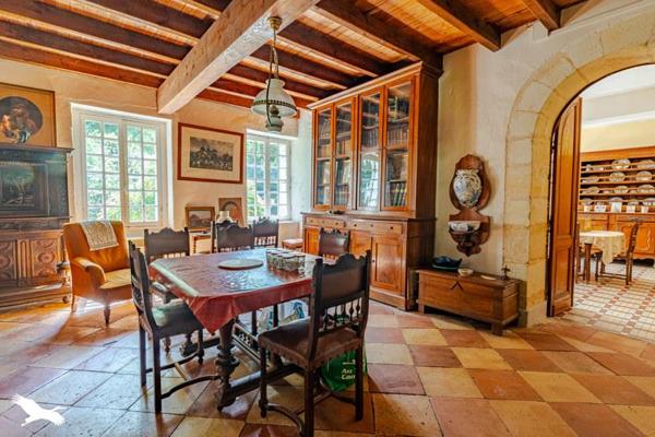 Maison à vendre |                                       Sainte-Eulalie |                                        12 pièces  |  285 m²