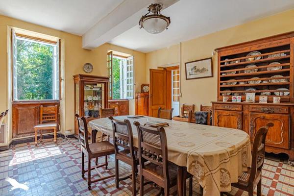 Maison à vendre |                                       Sainte-Eulalie |                                        12 pièces  |  285 m²