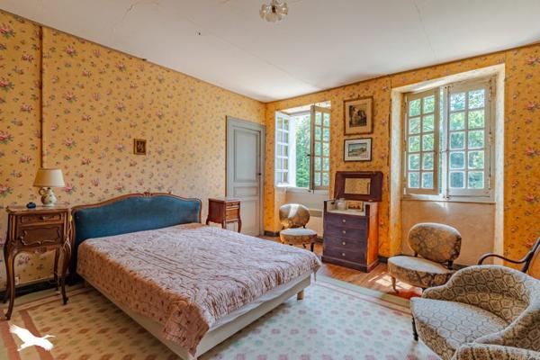 Maison à vendre |                                       Sainte-Eulalie |                                        12 pièces  |  285 m²
