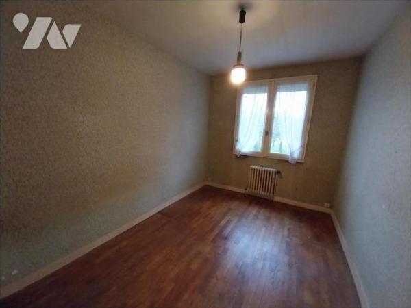 En centre bourg, Pavillon Type 4/5 d'environ 80 m2 Hab. sur sous-sol complet et terrain d'env. ...