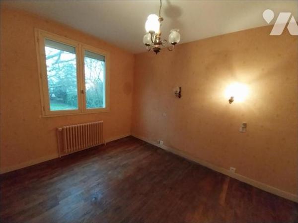 En centre bourg, Pavillon Type 4/5 d'environ 80 m2 Hab. sur sous-sol complet et terrain d'env. ...