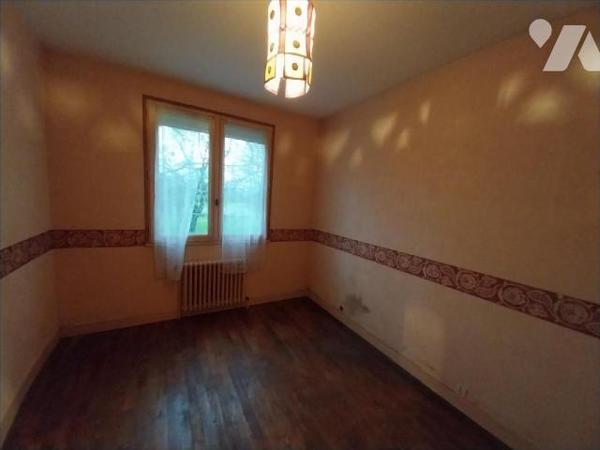 En centre bourg, Pavillon Type 4/5 d'environ 80 m2 Hab. sur sous-sol complet et terrain d'env. ...