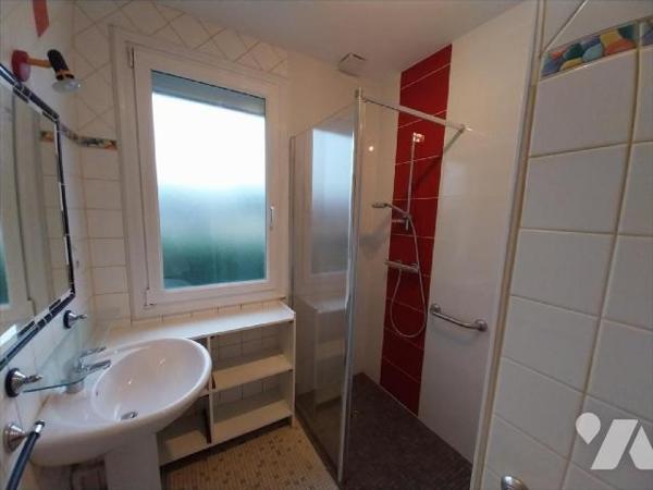 En centre bourg, Pavillon Type 4/5 d'environ 80 m2 Hab. sur sous-sol complet et terrain d'env. ...