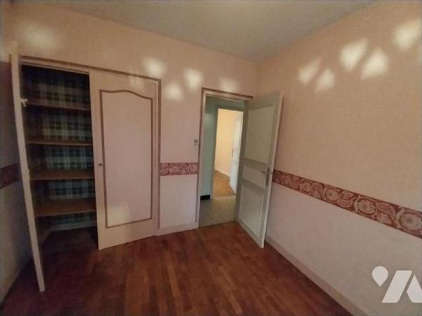 En centre bourg, Pavillon Type 4/5 d'environ 80 m2 Hab. sur sous-sol complet et terrain d'env. ...