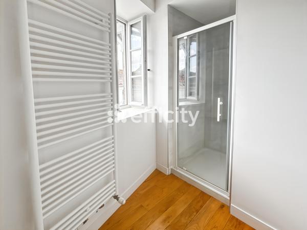 Immeuble 9 pièces - 198 m²