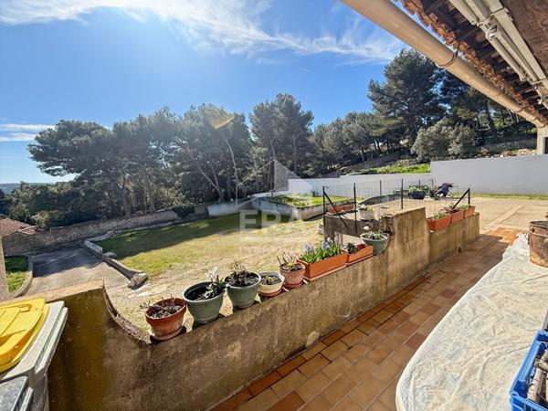 LES PENNES MIRABEAU- EXCLUSIVITE - Double habitation - Maison T4 de 108m2 et appartement T3 de 67m2 sur 1340 m² de terrain avec garage et piscine