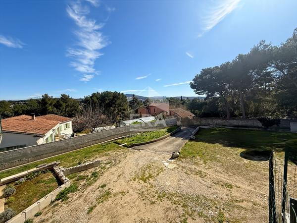 LES PENNES MIRABEAU- EXCLUSIVITE - Double habitation - Maison T4 de 108m2 et appartement T3 de 67m2 sur 1340 m² de terrain avec garage et piscine