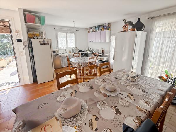 LES PENNES MIRABEAU- EXCLUSIVITE - Double habitation - Maison T4 de 108m2 et appartement T3 de 67m2 sur 1340 m² de terrain avec garage et piscine