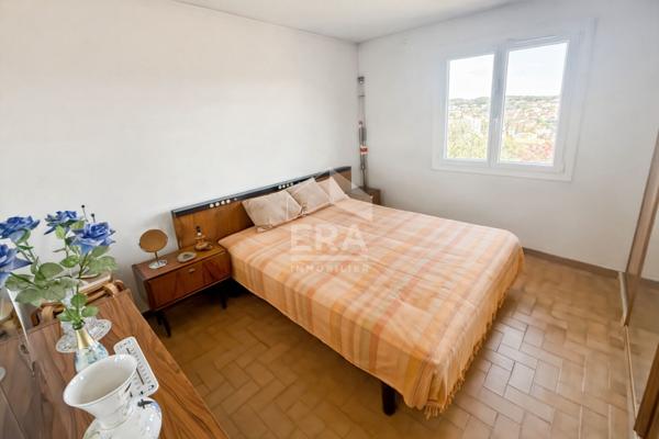 LES PENNES MIRABEAU- EXCLUSIVITE - Double habitation - Maison T4 de 108m2 et appartement T3 de 67m2 sur 1340 m² de terrain avec garage et piscine