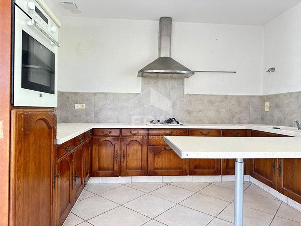Maison 5 pièces de 140m² à vendre près d'ASSAT avec piscine et grand terrain