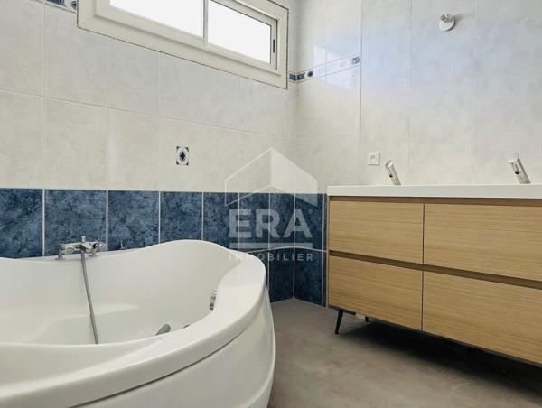 Maison 5 pièces de 140m² à vendre près d'ASSAT avec piscine et grand terrain