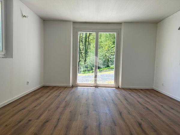Maison 5 pièces de 140m² à vendre près d'ASSAT avec piscine et grand terrain