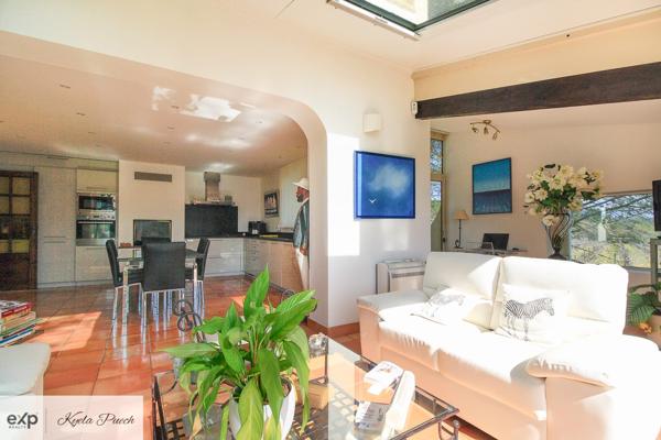 Rognes – Villa 240 m² – Terrain 5 000 m² – Piscine – Pool house