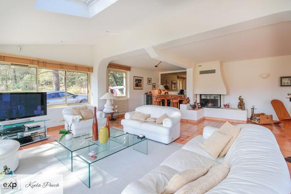 Rognes – Villa 240 m² – Terrain 5 000 m² – Piscine – Pool house