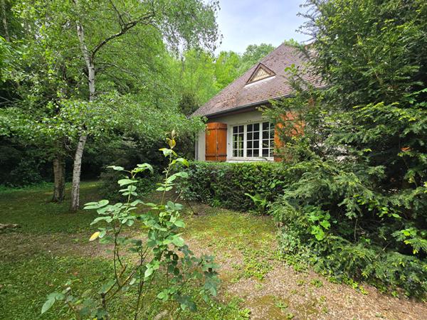 Maison familiale au coeur des arbres - à Orléans - Chambres en RDC