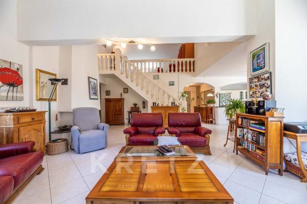 Villa de 253m2 entouré de nature avec 2 appartements indépendants, jardin arboré et piscine