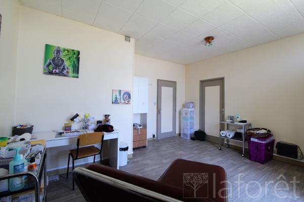 Location local commercial Mantes-la-Ville - 2 pièce(s) - 34 m² - 500 €/mois