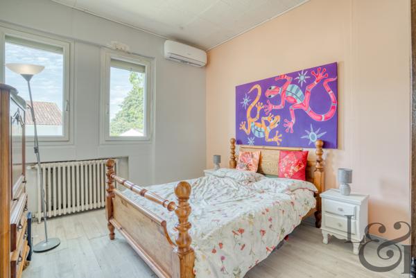 A vendre secteur Casseneuil belle villa de caractère de 7 pièces, avec piscine.
