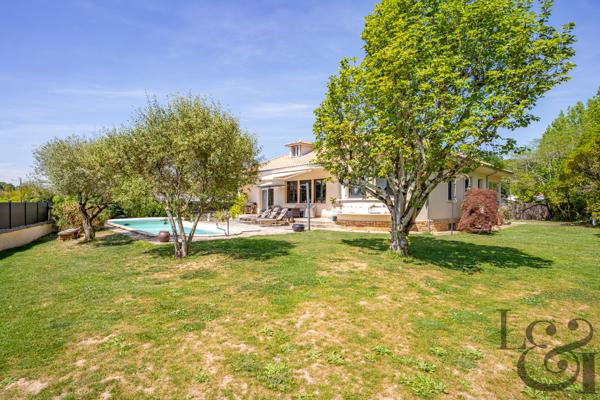 A vendre secteur Casseneuil belle villa de caractère de 7 pièces, avec piscine.