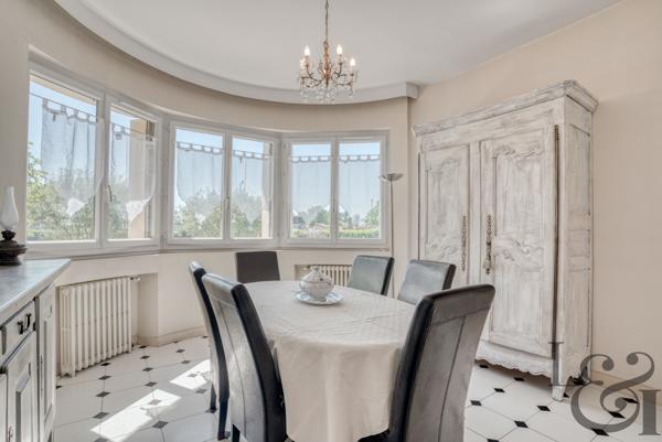A vendre secteur Casseneuil belle villa de caractère de 7 pièces, avec piscine.