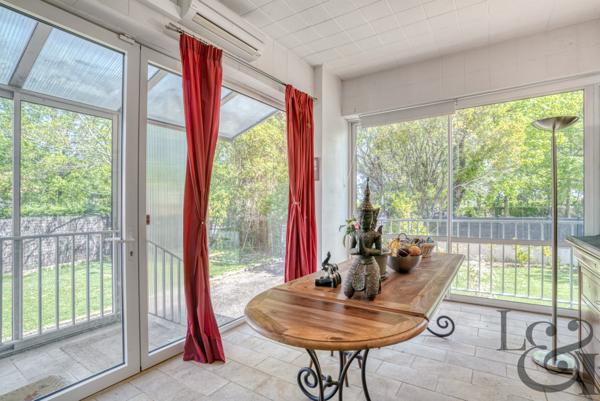 A vendre secteur Casseneuil belle villa de caractère de 7 pièces, avec piscine.