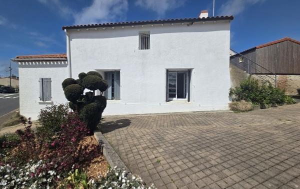 Vente Maison de village Coeur de bourg rénové(e) Landevieille   
