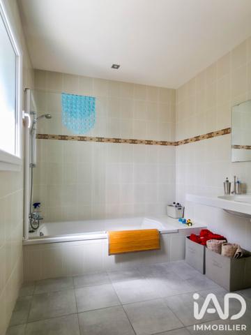 Maison à vendre 6 pièces 222 m² Saint-Christophe-Vallon