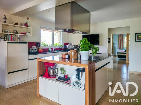 Maison à vendre 6 pièces 222 m² Saint-Christophe-Vallon