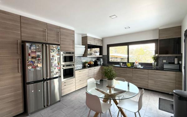 Maison à vendre    5 pièces • 189 m2 Le Plessis-Trévise