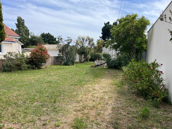 LA BAULE -Quartier du Bas-Guezy -Fort potentiel sur 815 m² de terrain constructible